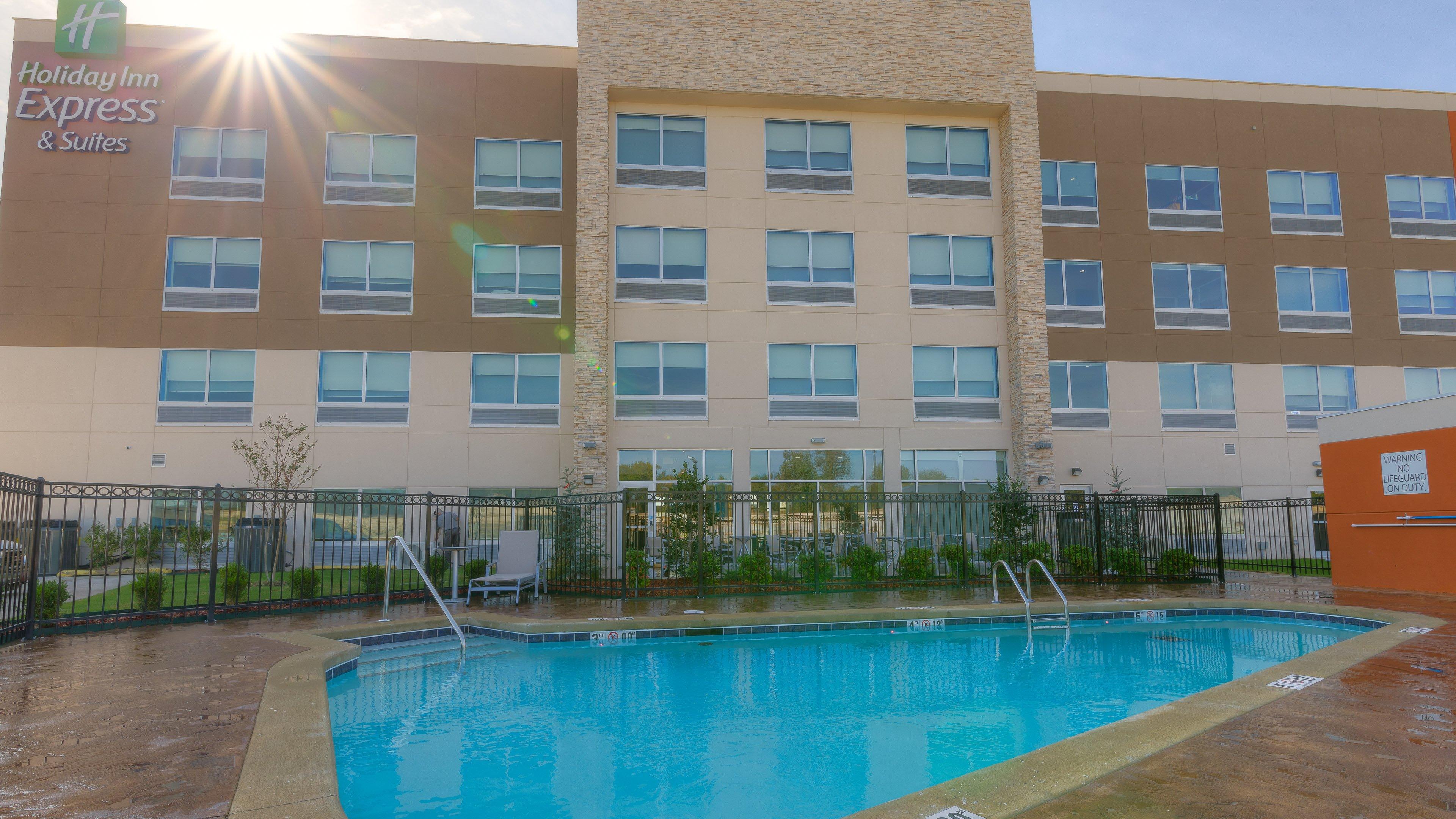 Holiday Inn Express & Suites Tulsa Midtown By Ihg Exterior foto