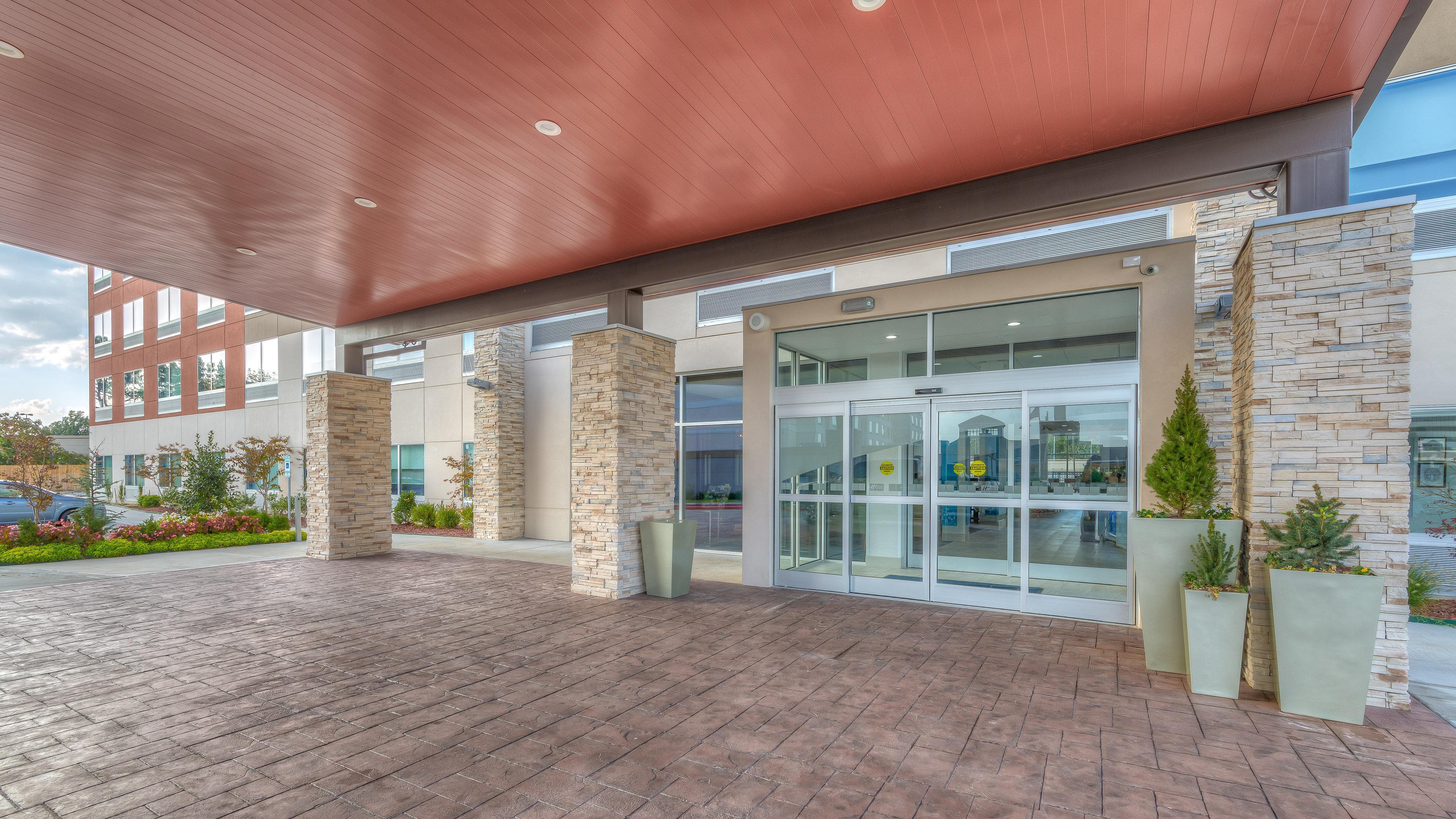 Holiday Inn Express & Suites Tulsa Midtown By Ihg Exterior foto