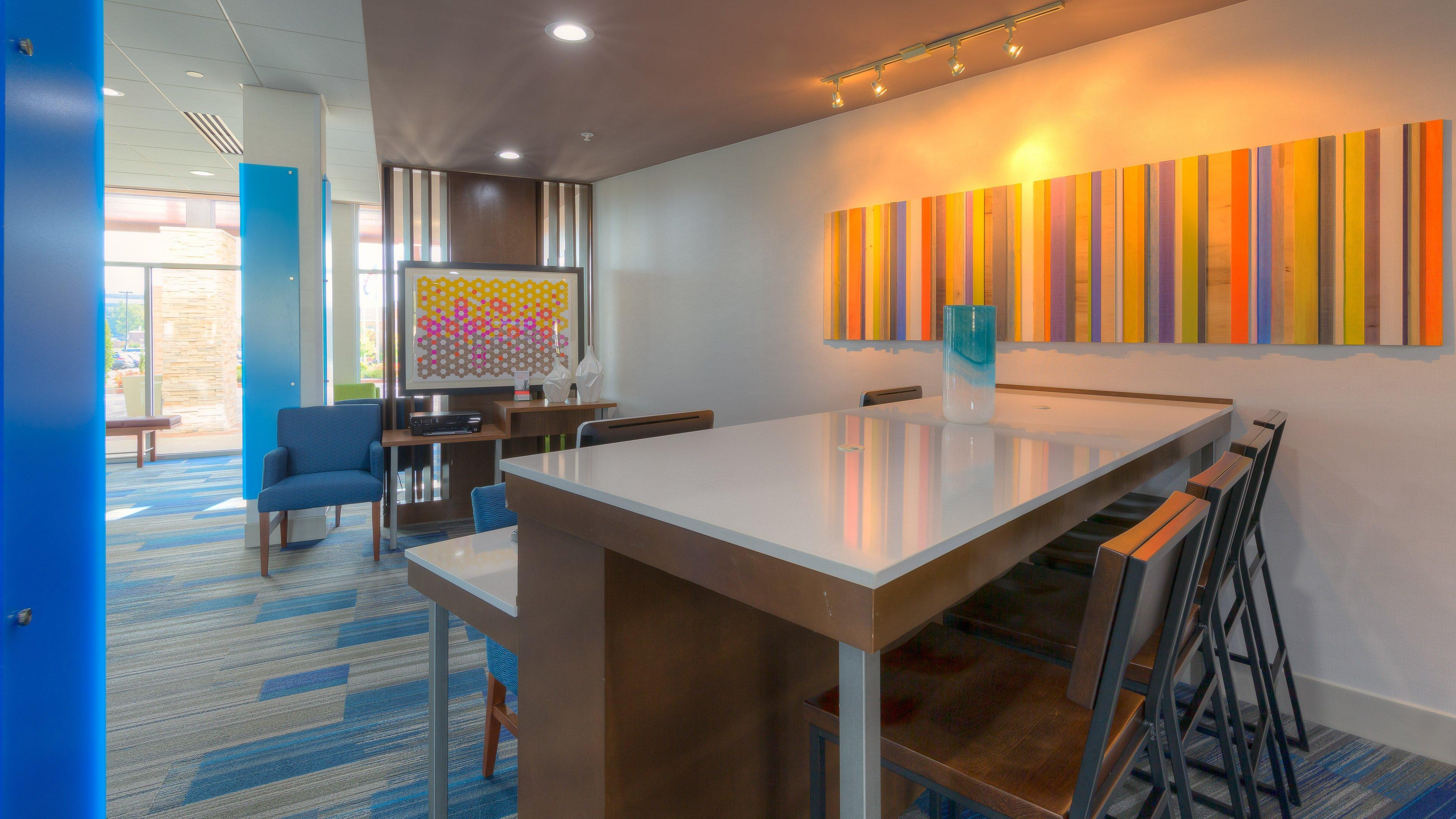 Holiday Inn Express & Suites Tulsa Midtown By Ihg Exterior foto